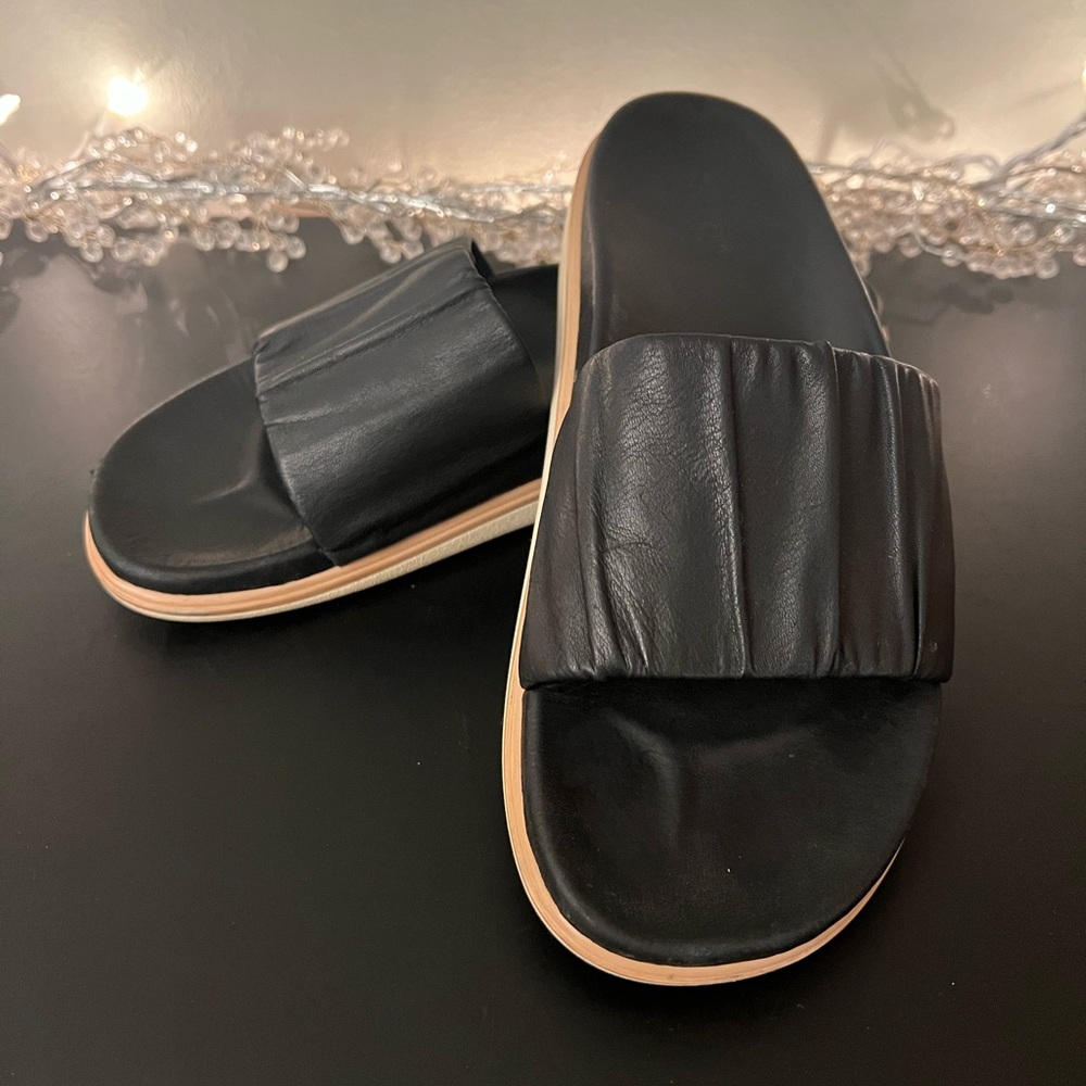OluKai Pihapiha Black Leather Slides Size 7 - Picture 10 of 10